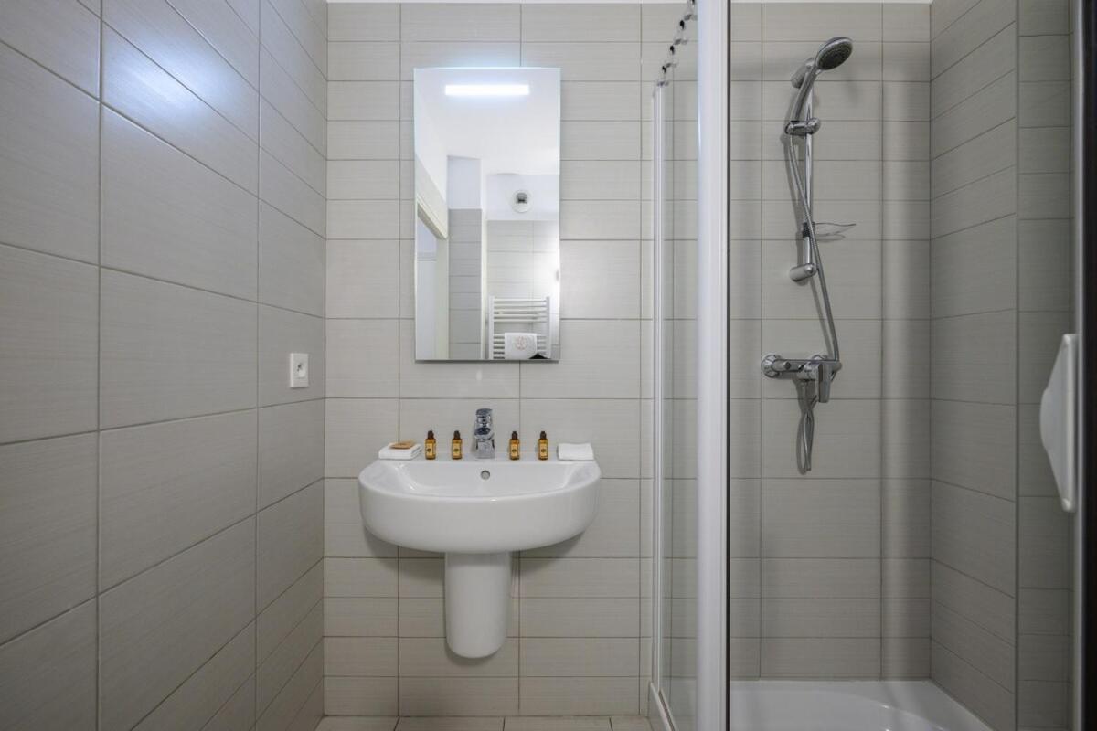Le Coq Wagner - Garage - Swimming Pool Apartment Ментона Екстериор снимка